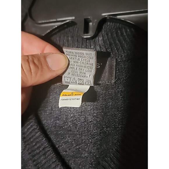 Dockers Men’s Sweater Vest Black Blue Windowpane Plaid Knit Pullover Size S - Picture 6 of 6